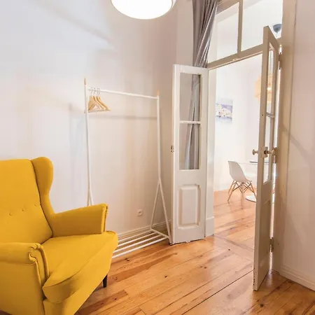 Lovelystay - Lx Spacious With Patio Daire Lisboa