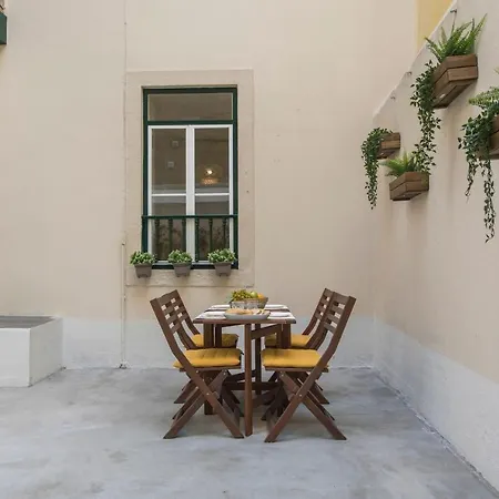 Lovelystay - Lx Spacious With Patio * Lisboa