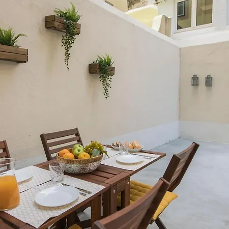 Daire Lovelystay - Lx Spacious With Patio *