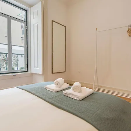 Lovelystay - Lx Spacious With Patio * Lisboa