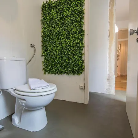 Lovelystay - Lx Spacious With Patio Appartement
