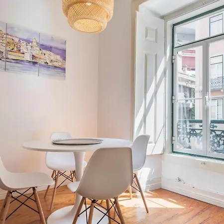 Апартаменты Lovelystay - Lx Spacious With Patio Лиссабон