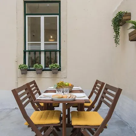 Lovelystay - Lx Spacious With Patio *