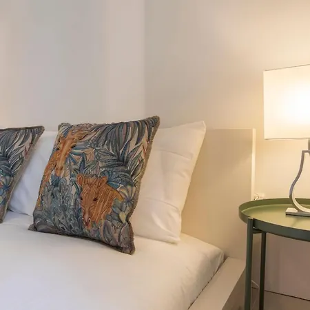 Lovelystay - Lx Spacious With Patio Lejlighed